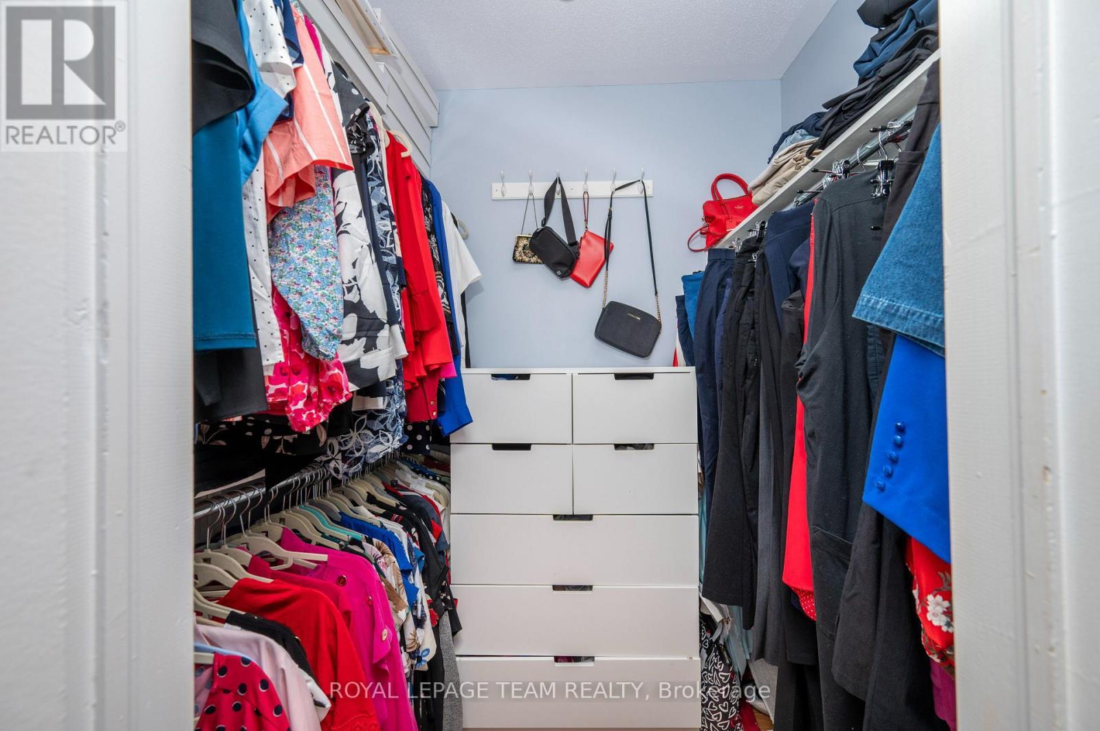 












5530 PETTAPIECE CRESCENT

,
Ottawa,




Ontario
K4M1C5

