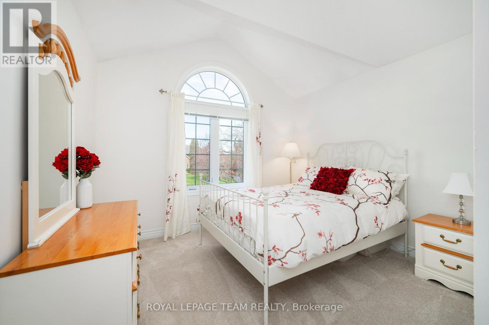 












5530 PETTAPIECE CRESCENT

,
Ottawa,




Ontario
K4M1C5


