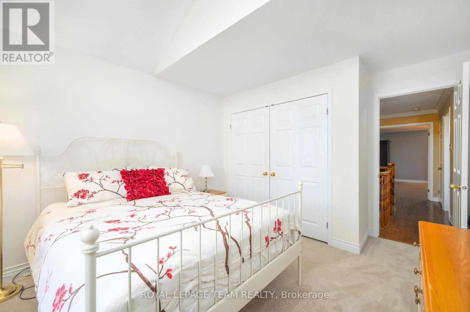 












5530 PETTAPIECE CRESCENT

,
Ottawa,




Ontario
K4M1C5

