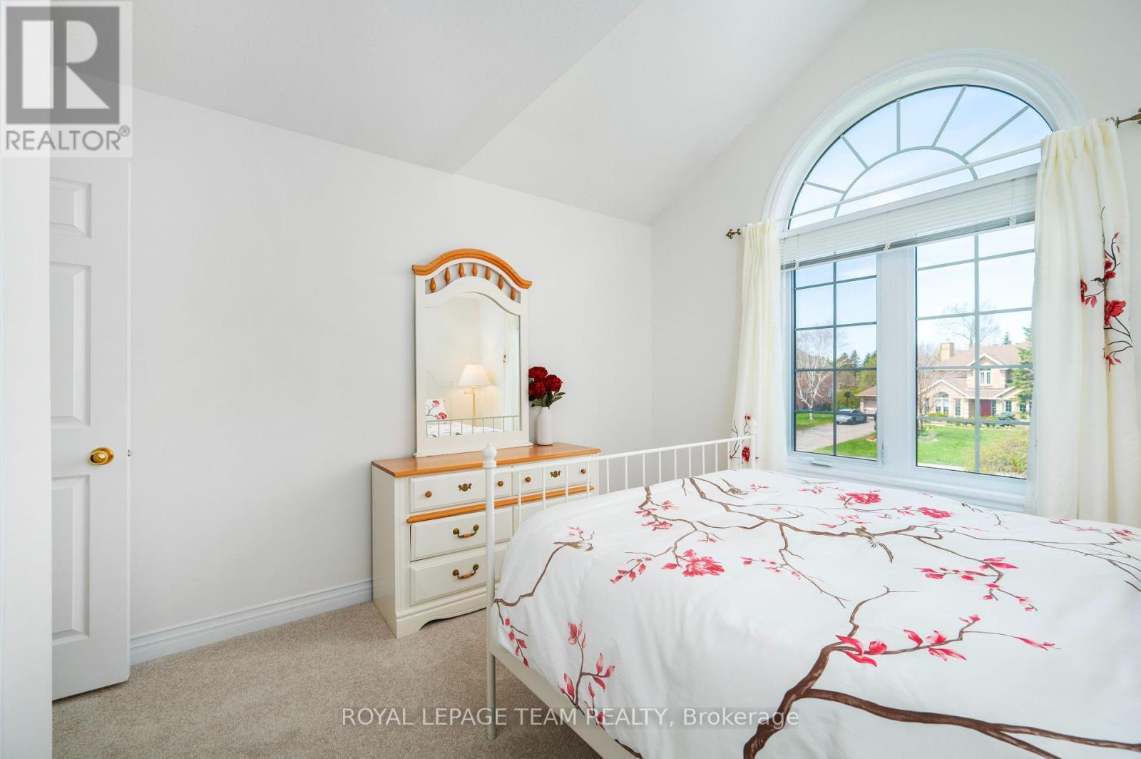 












5530 PETTAPIECE CRESCENT

,
Ottawa,




Ontario
K4M1C5

