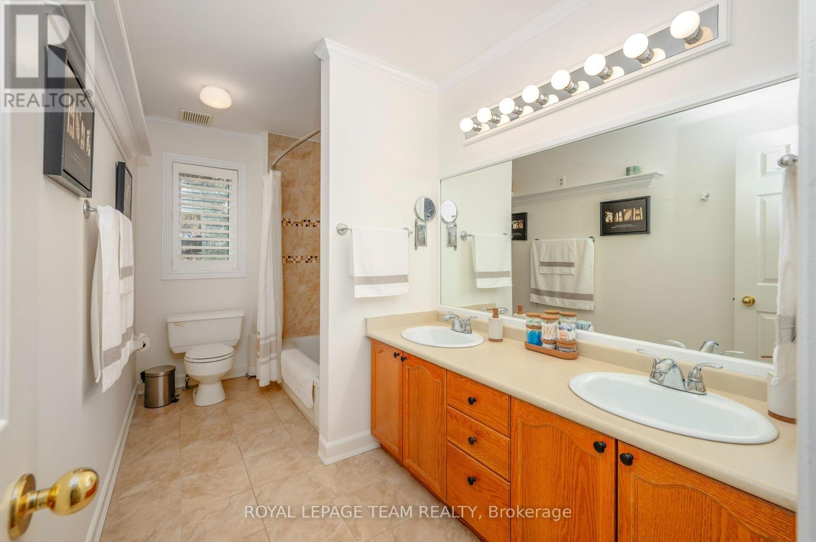 












5530 PETTAPIECE CRESCENT

,
Ottawa,




Ontario
K4M1C5

