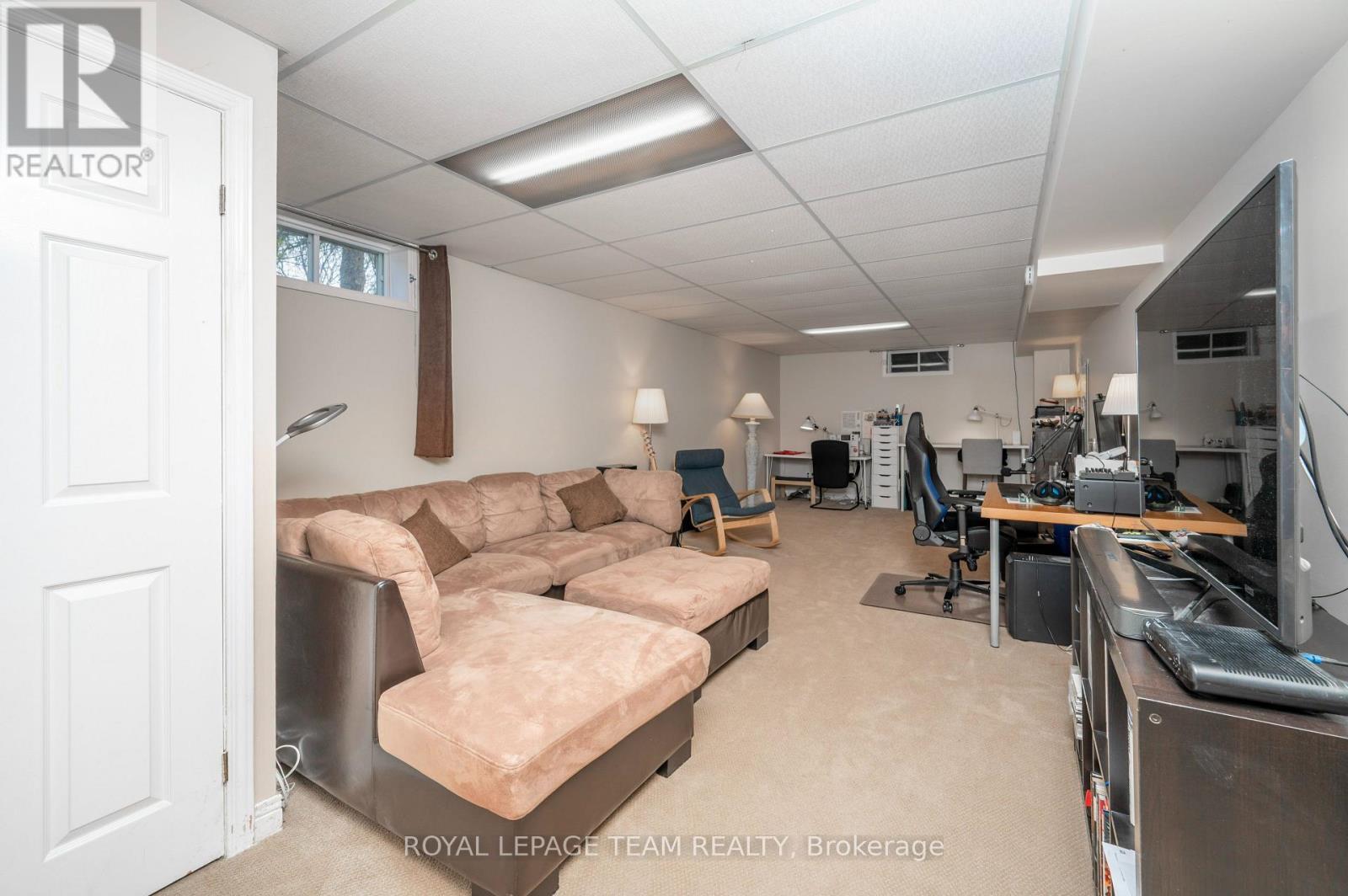 












5530 PETTAPIECE CRESCENT

,
Ottawa,




Ontario
K4M1C5

