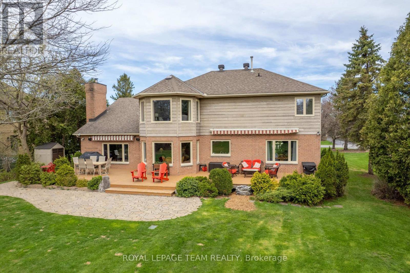 












5530 PETTAPIECE CRESCENT

,
Ottawa,




Ontario
K4M1C5

