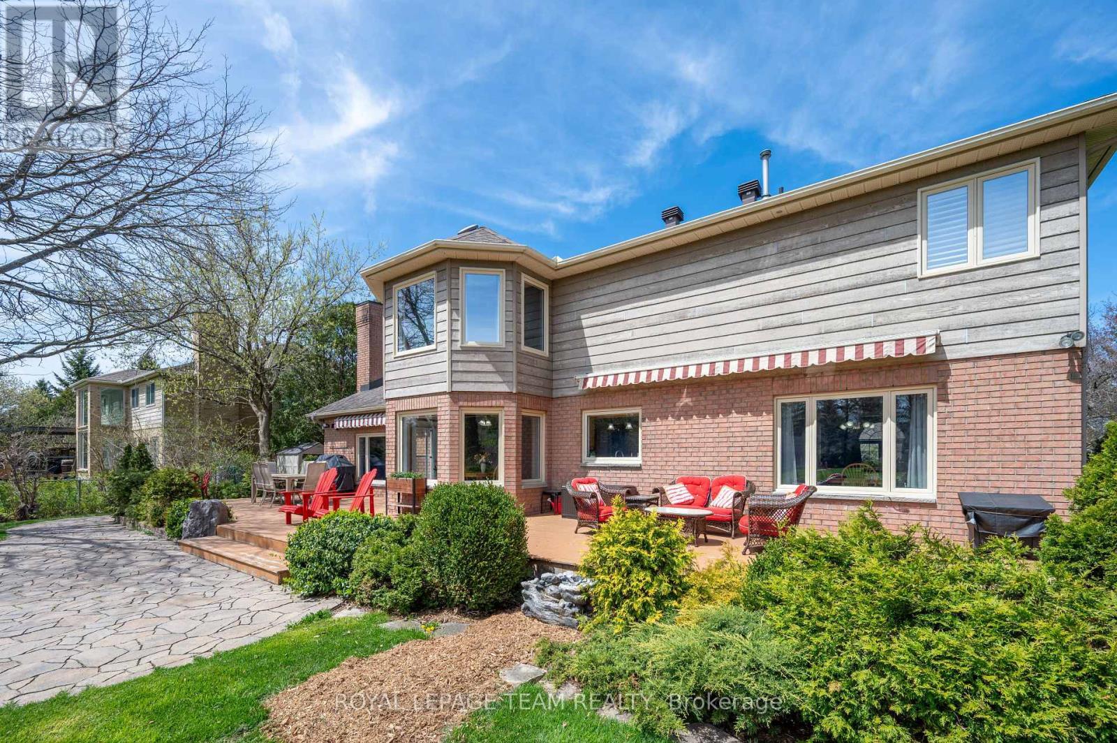












5530 PETTAPIECE CRESCENT

,
Ottawa,




Ontario
K4M1C5

