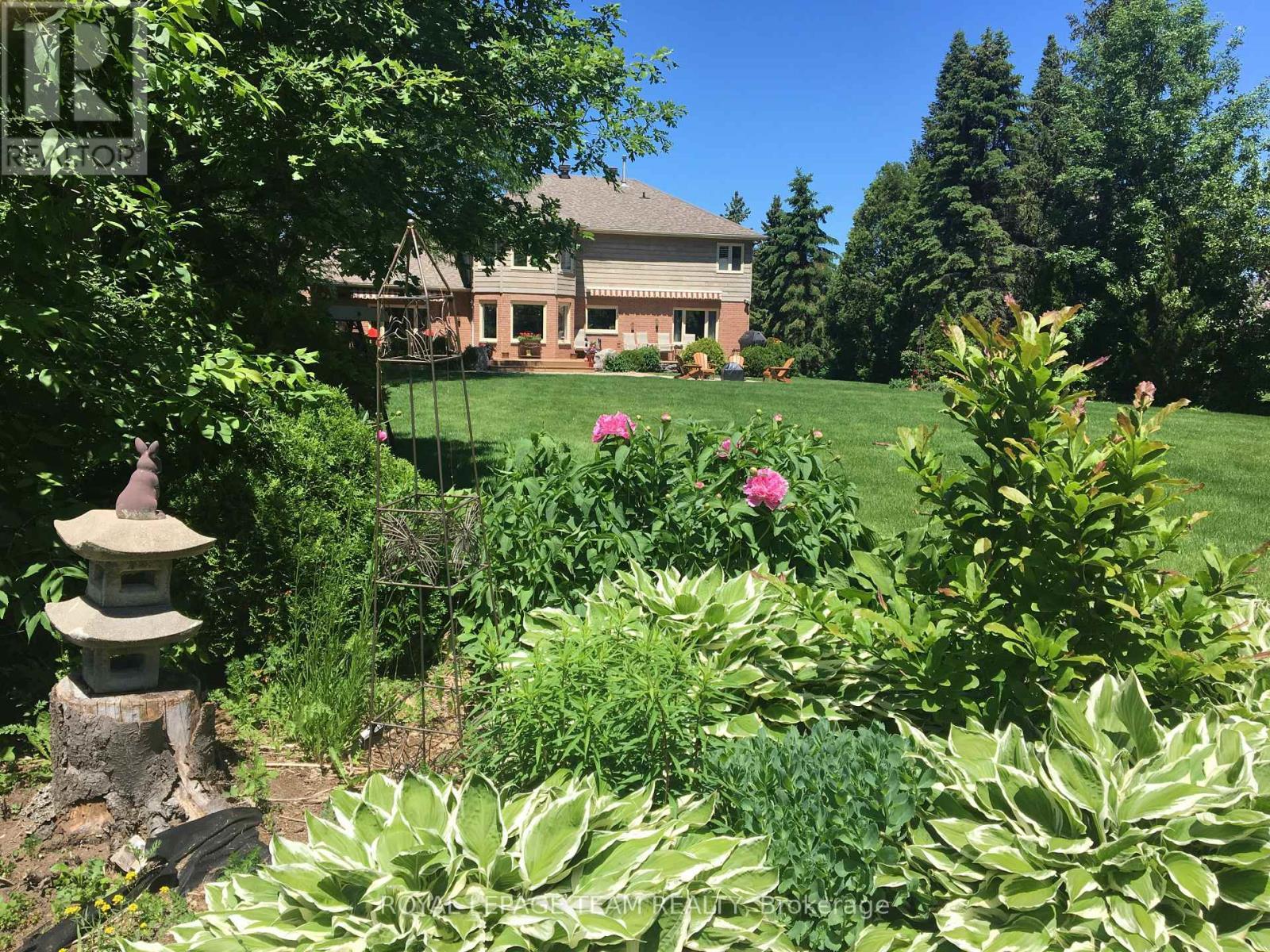 












5530 PETTAPIECE CRESCENT

,
Ottawa,




Ontario
K4M1C5

