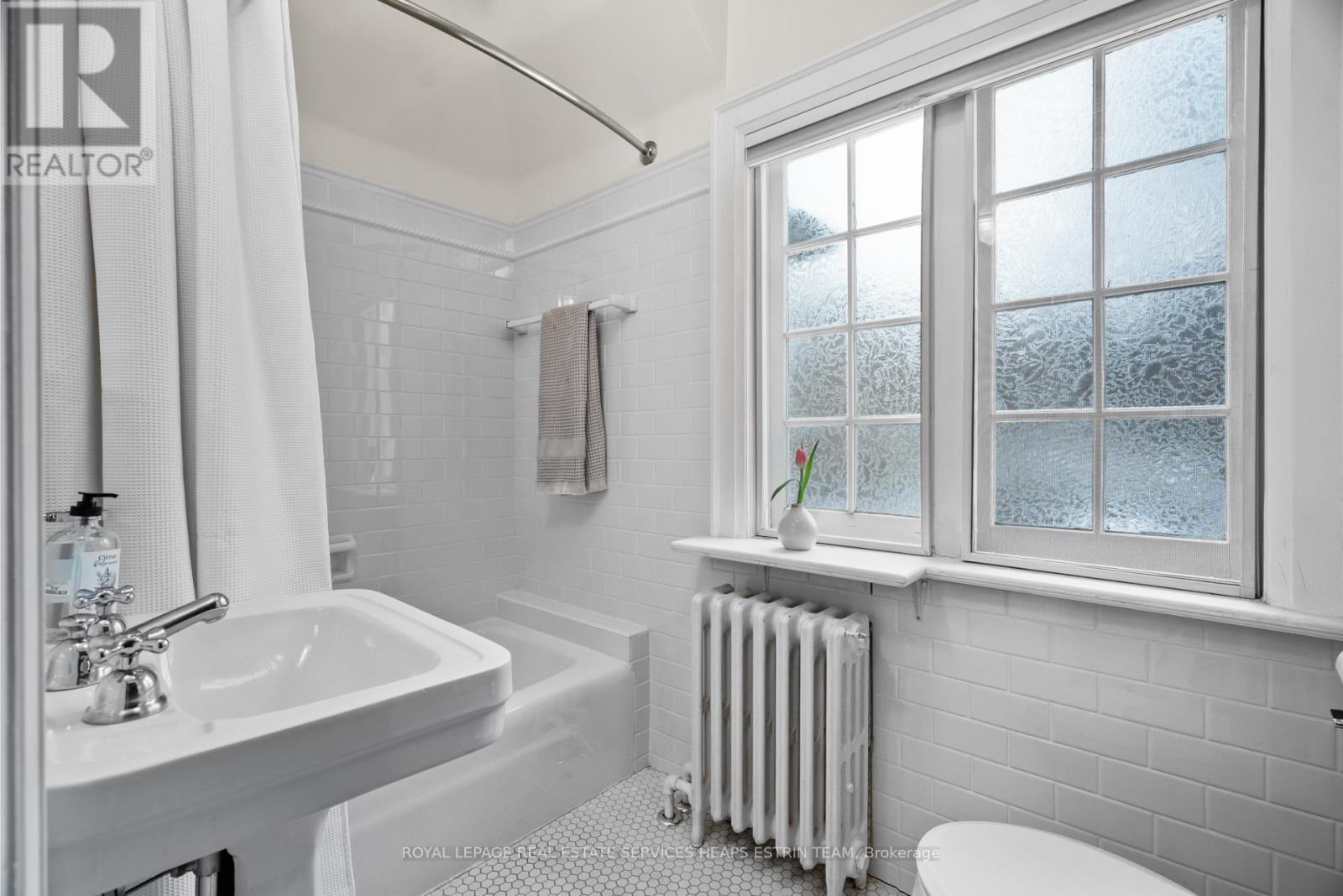 












241 CHAPLIN CRESCENT

,
Toronto,




Ontario
M5P1B1

