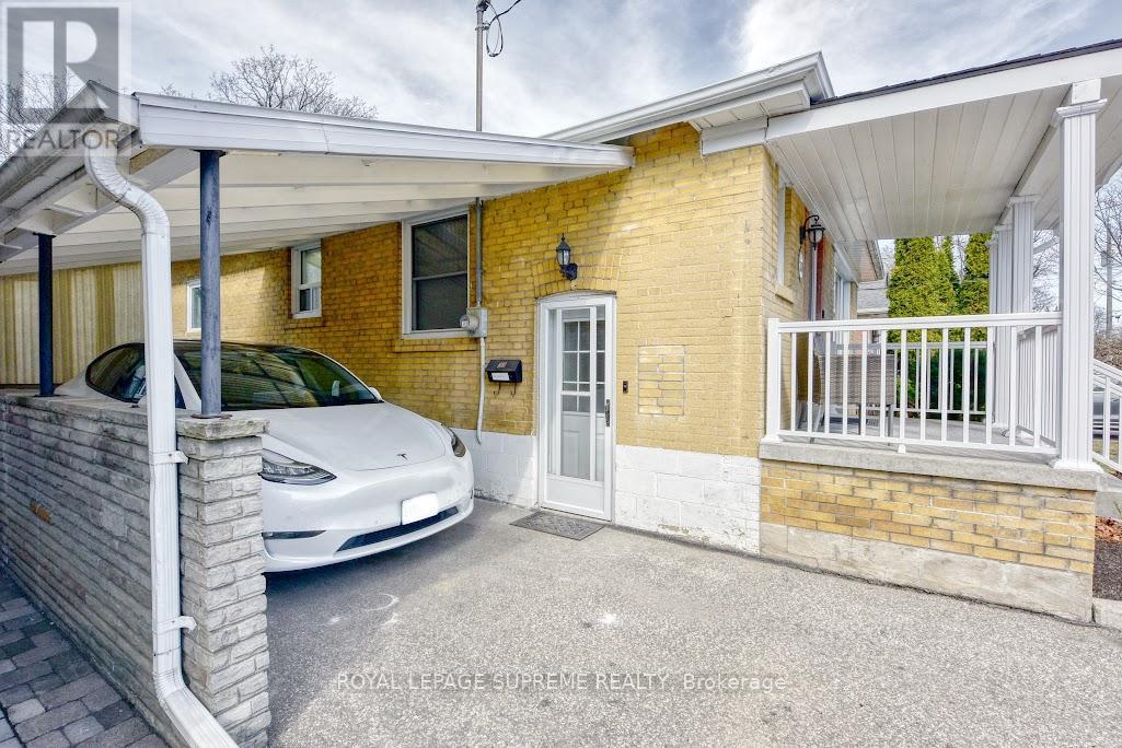 












33 WESTGLEN CRESCENT

,
Toronto,




Ontario
M9B4P9

