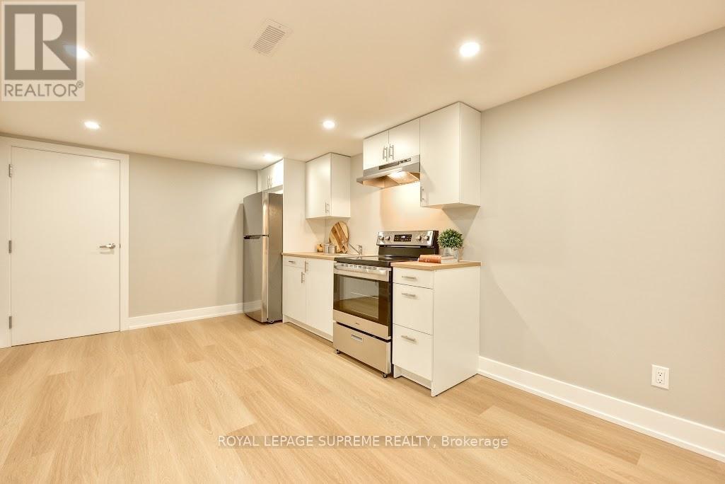 












33 WESTGLEN CRESCENT

,
Toronto,




Ontario
M9B4P9

