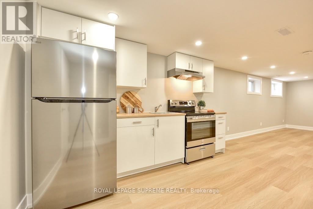 












33 WESTGLEN CRESCENT

,
Toronto,




Ontario
M9B4P9

