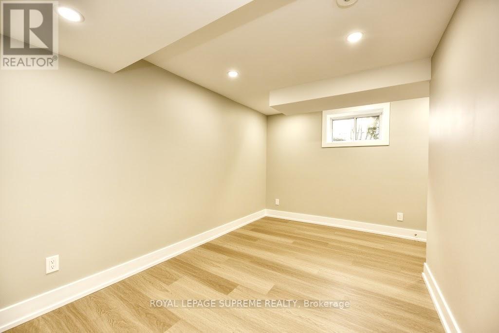 












33 WESTGLEN CRESCENT

,
Toronto,




Ontario
M9B4P9

