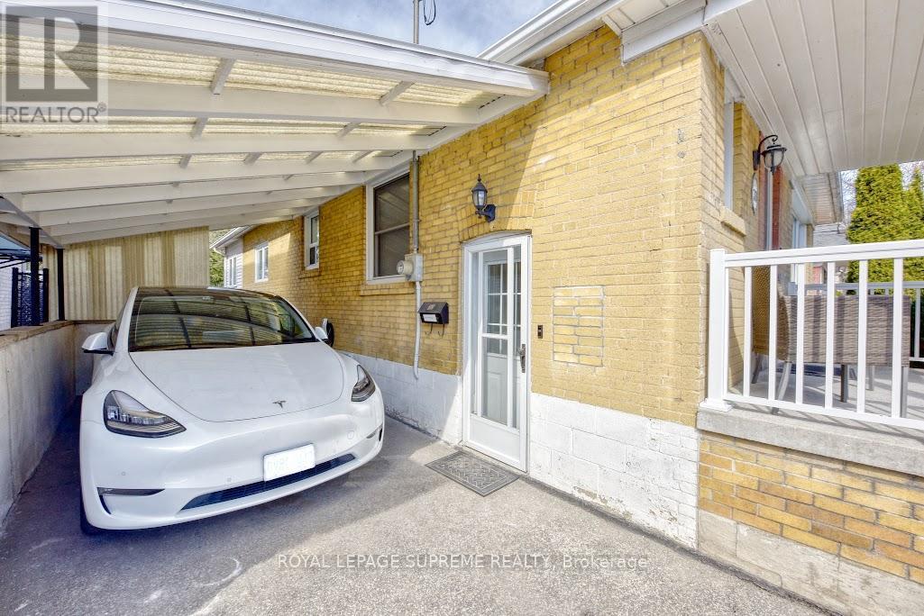 












33 WESTGLEN CRESCENT

,
Toronto,




Ontario
M9B4P9

