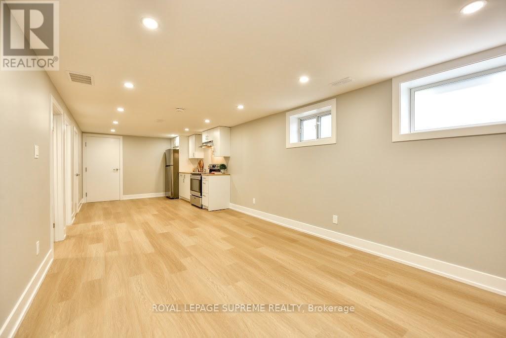 












33 WESTGLEN CRESCENT

,
Toronto,




Ontario
M9B4P9


