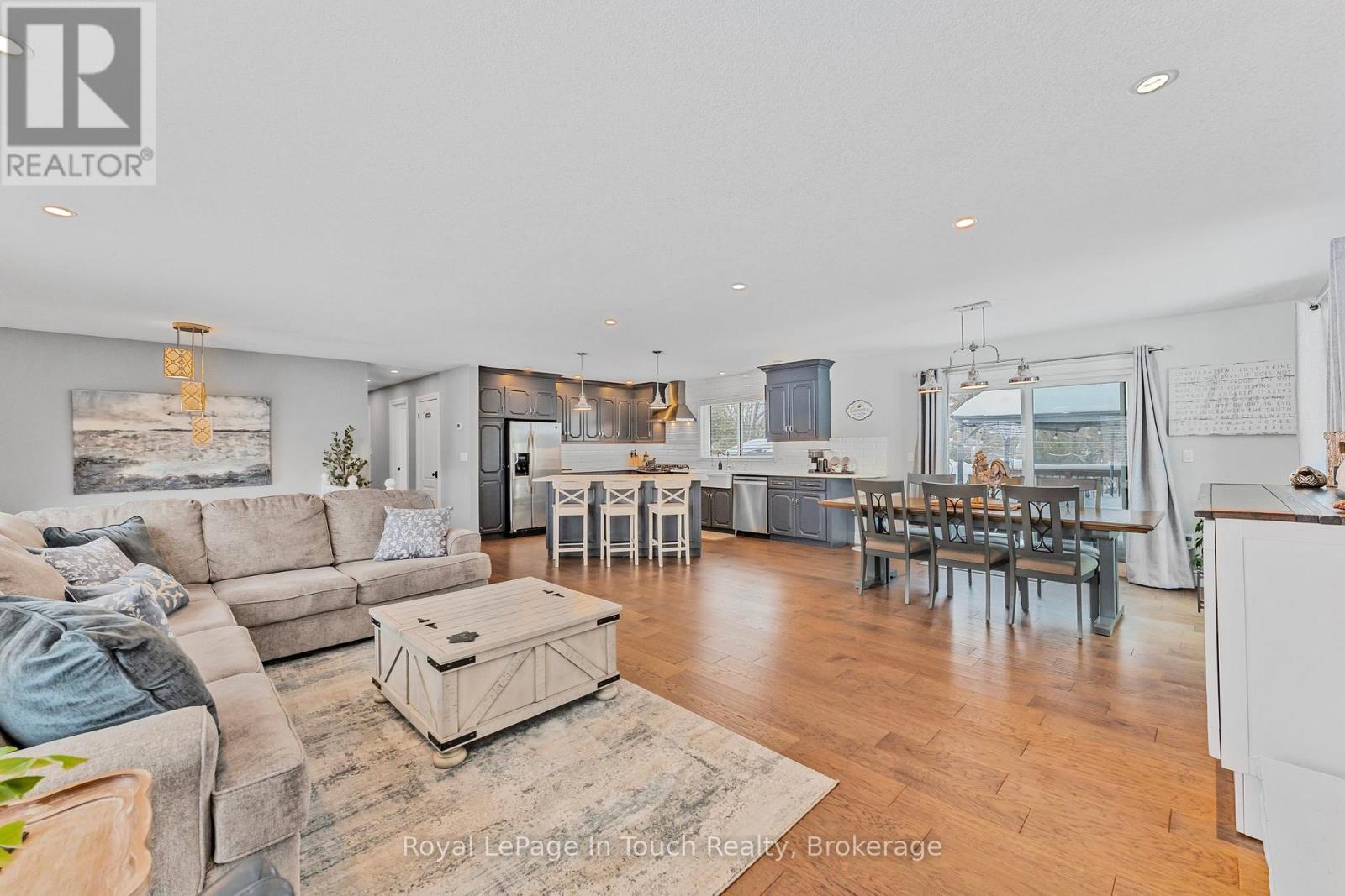 












5 ST PATRICKS WAY

,
Tiny (Perkinsfield),




Ontario
L0L2J0

