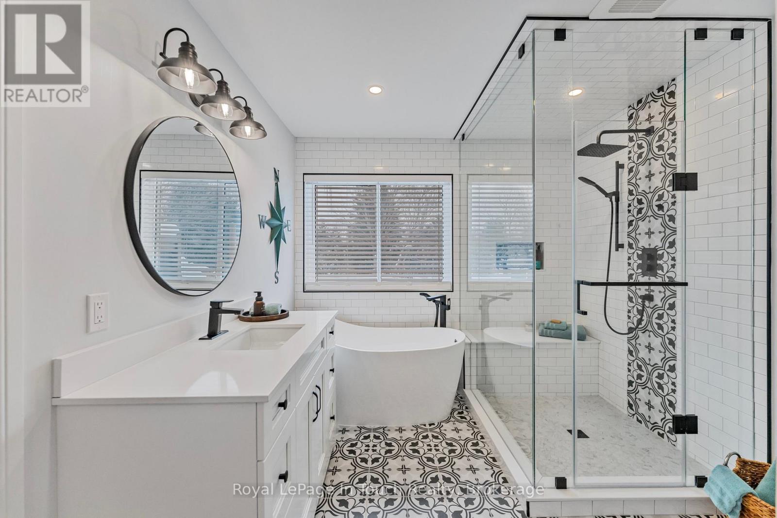 












5 ST PATRICKS WAY

,
Tiny (Perkinsfield),




Ontario
L0L2J0

