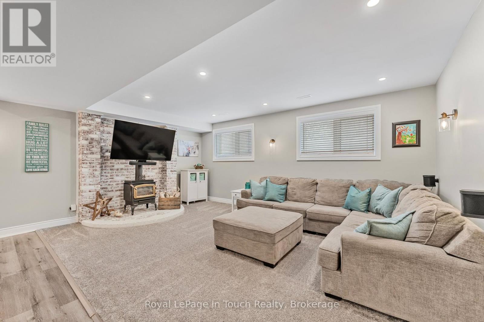 












5 ST PATRICKS WAY

,
Tiny (Perkinsfield),




Ontario
L0L2J0


