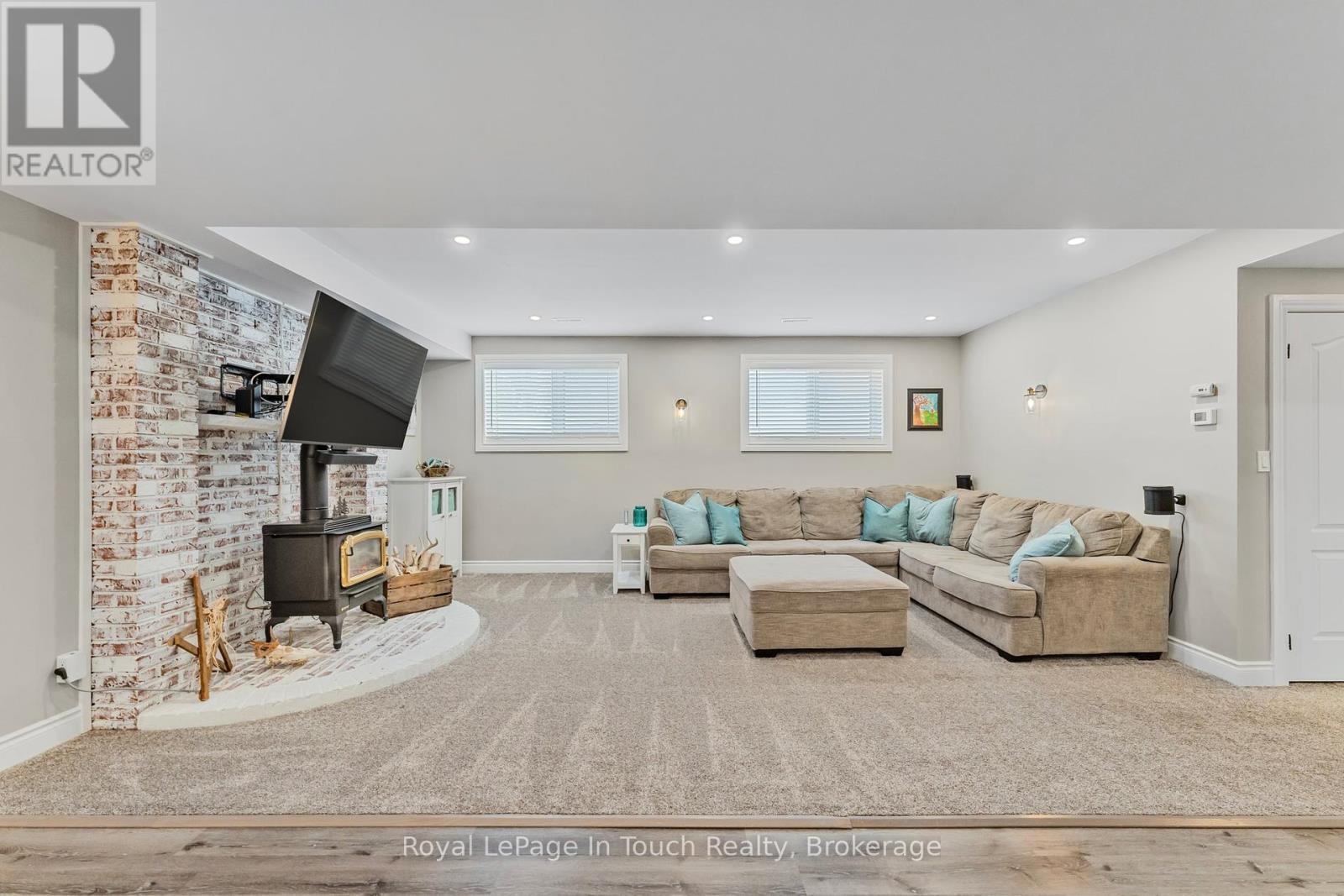 












5 ST PATRICKS WAY

,
Tiny (Perkinsfield),




Ontario
L0L2J0

