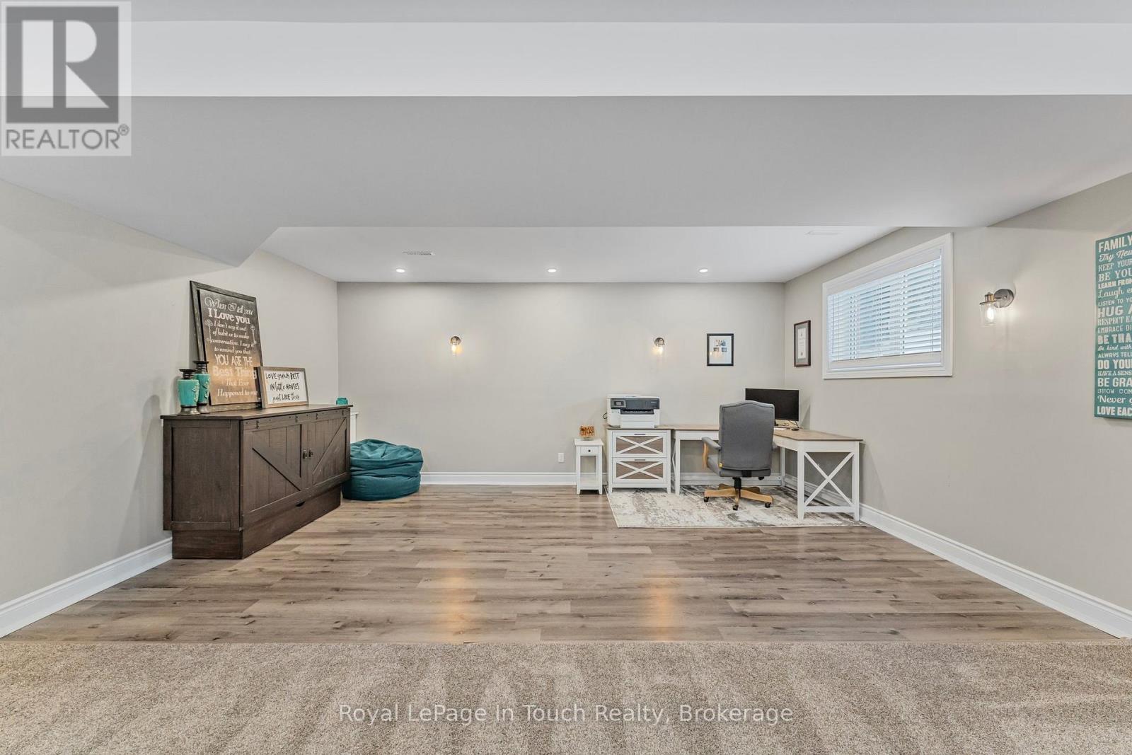 












5 ST PATRICKS WAY

,
Tiny (Perkinsfield),




Ontario
L0L2J0

