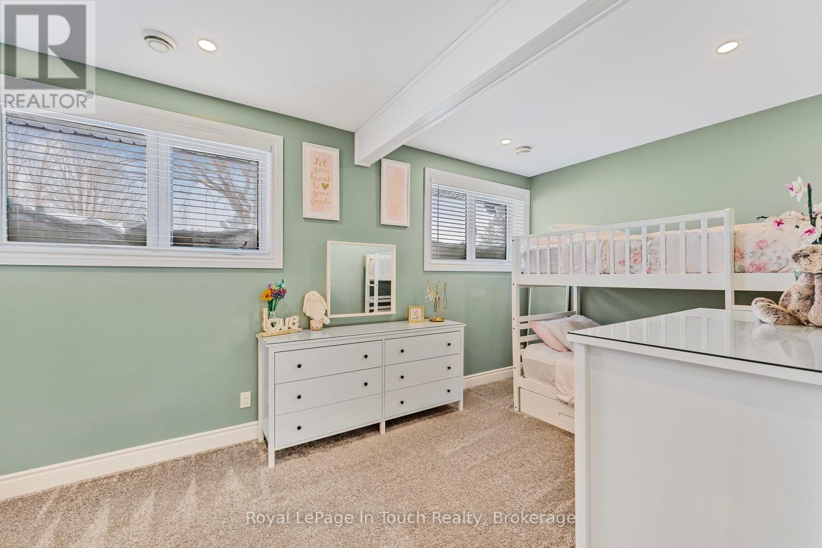 












5 ST PATRICKS WAY

,
Tiny (Perkinsfield),




Ontario
L0L2J0

