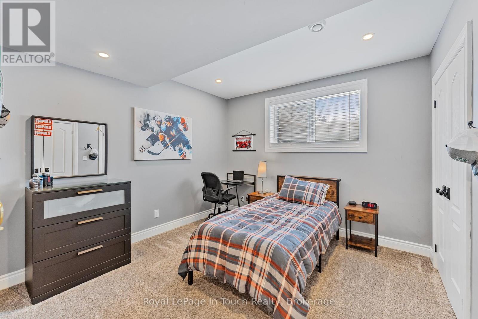 












5 ST PATRICKS WAY

,
Tiny (Perkinsfield),




Ontario
L0L2J0

