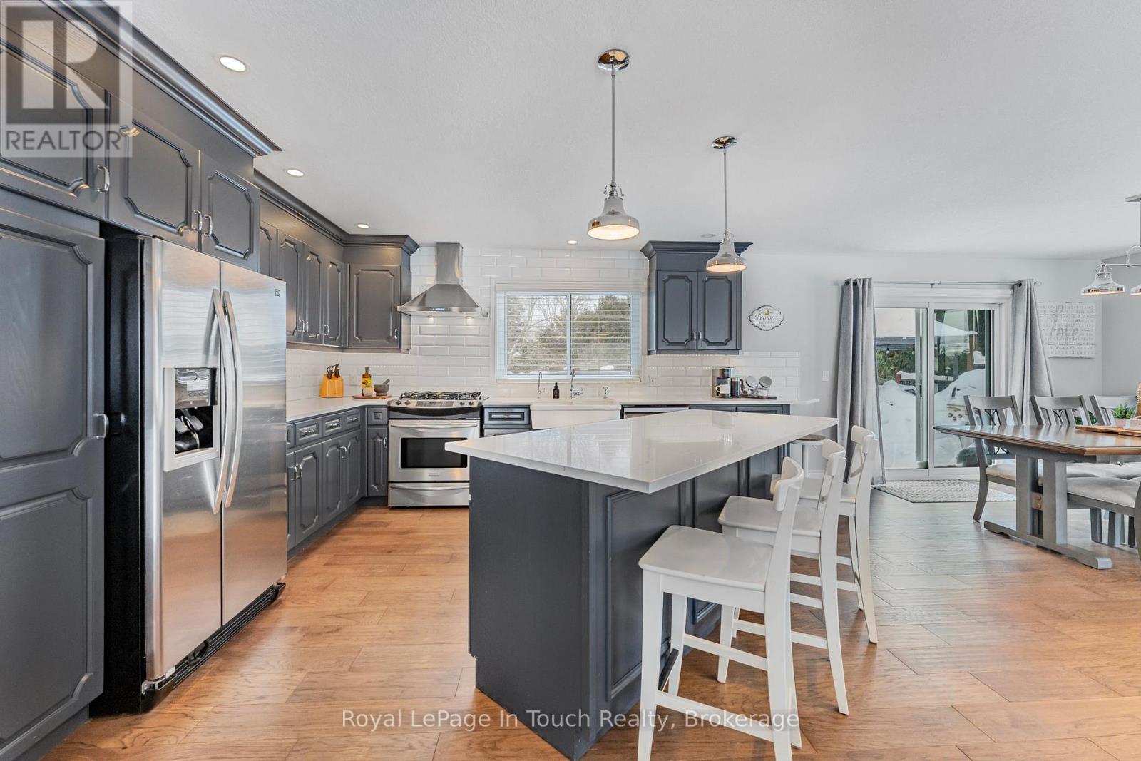 












5 ST PATRICKS WAY

,
Tiny (Perkinsfield),




Ontario
L0L2J0

