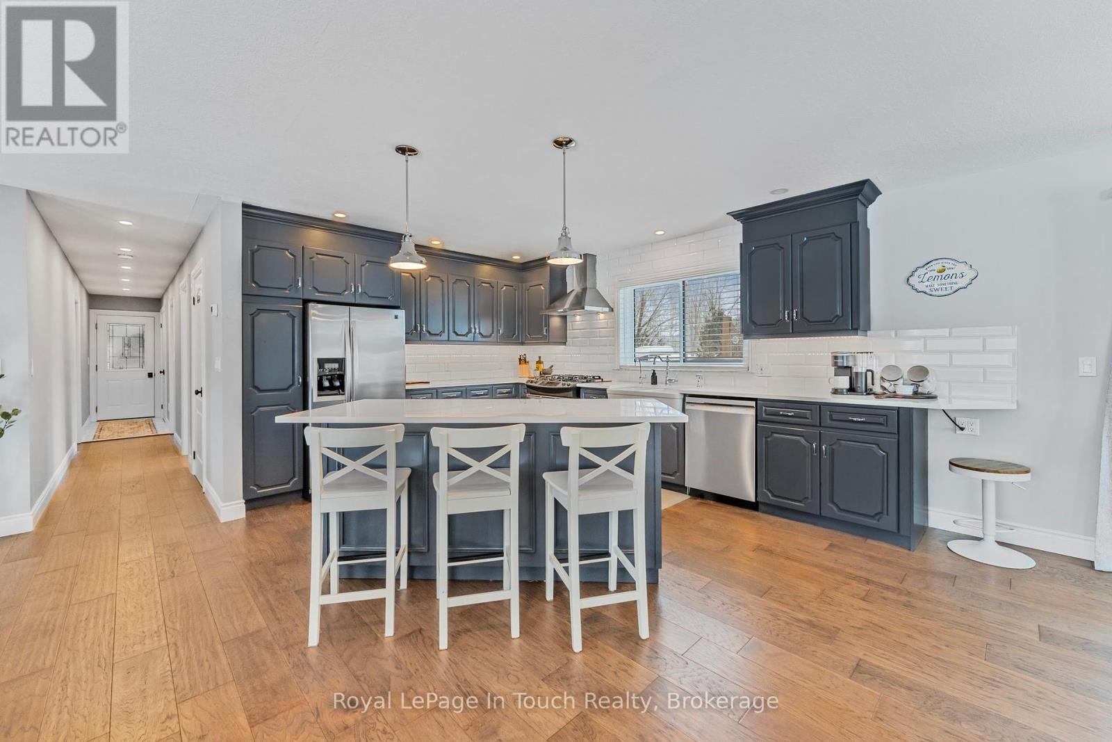 












5 ST PATRICKS WAY

,
Tiny (Perkinsfield),




Ontario
L0L2J0

