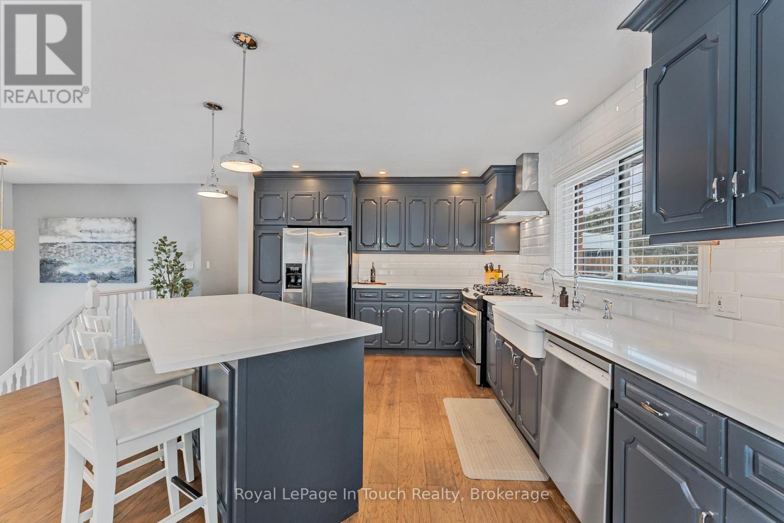 












5 ST PATRICKS WAY

,
Tiny (Perkinsfield),




Ontario
L0L2J0


