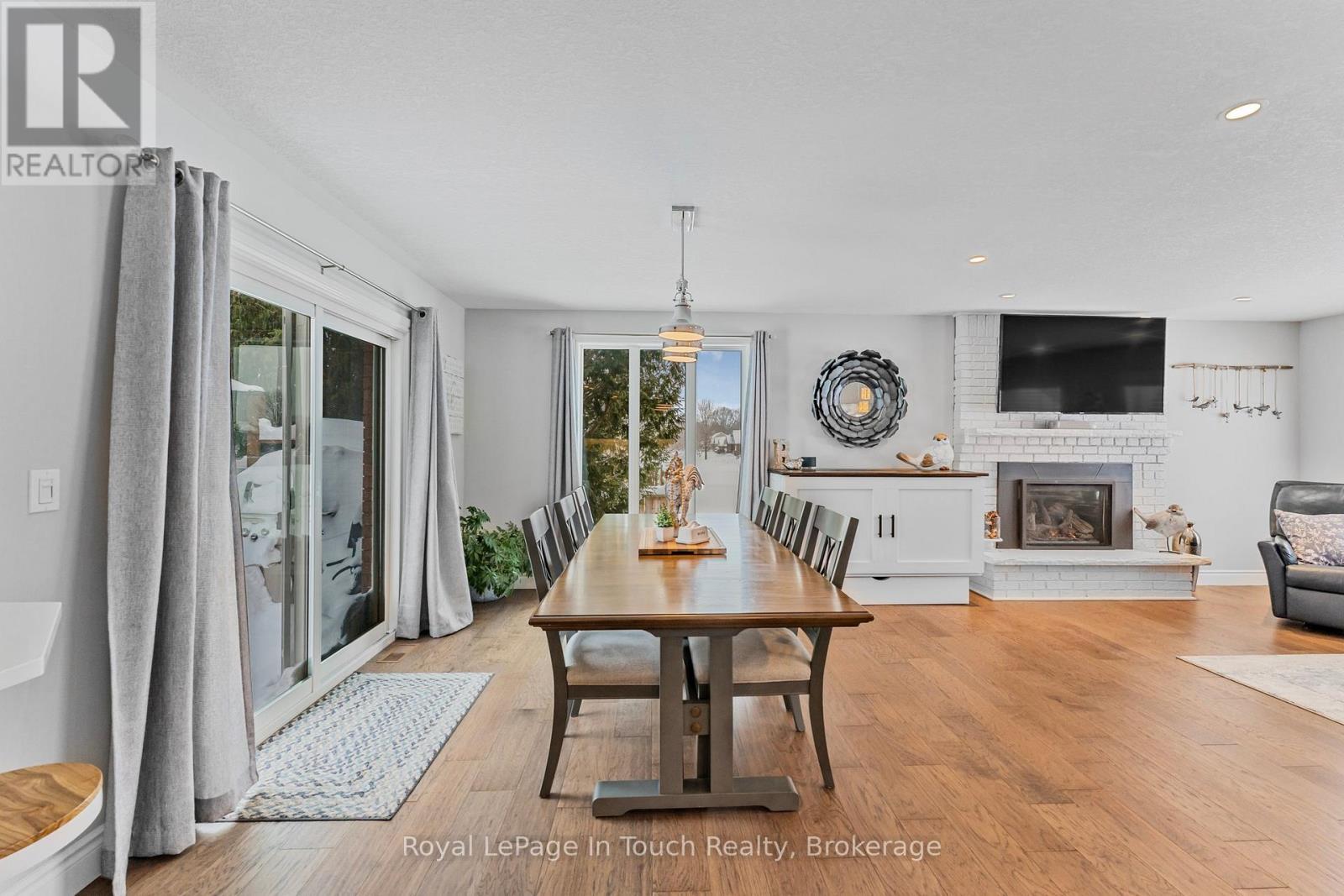 












5 ST PATRICKS WAY

,
Tiny (Perkinsfield),




Ontario
L0L2J0

