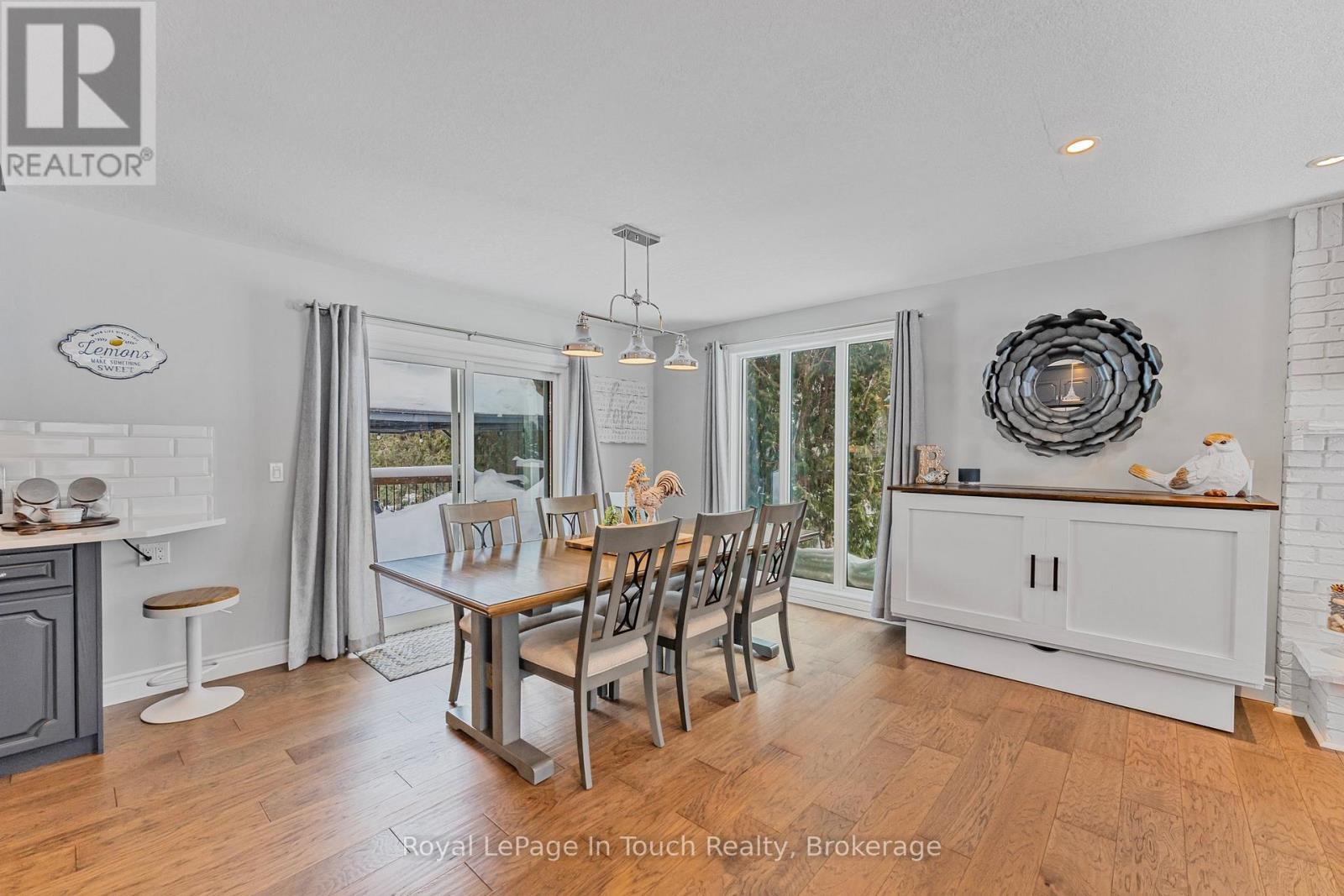 












5 ST PATRICKS WAY

,
Tiny (Perkinsfield),




Ontario
L0L2J0

