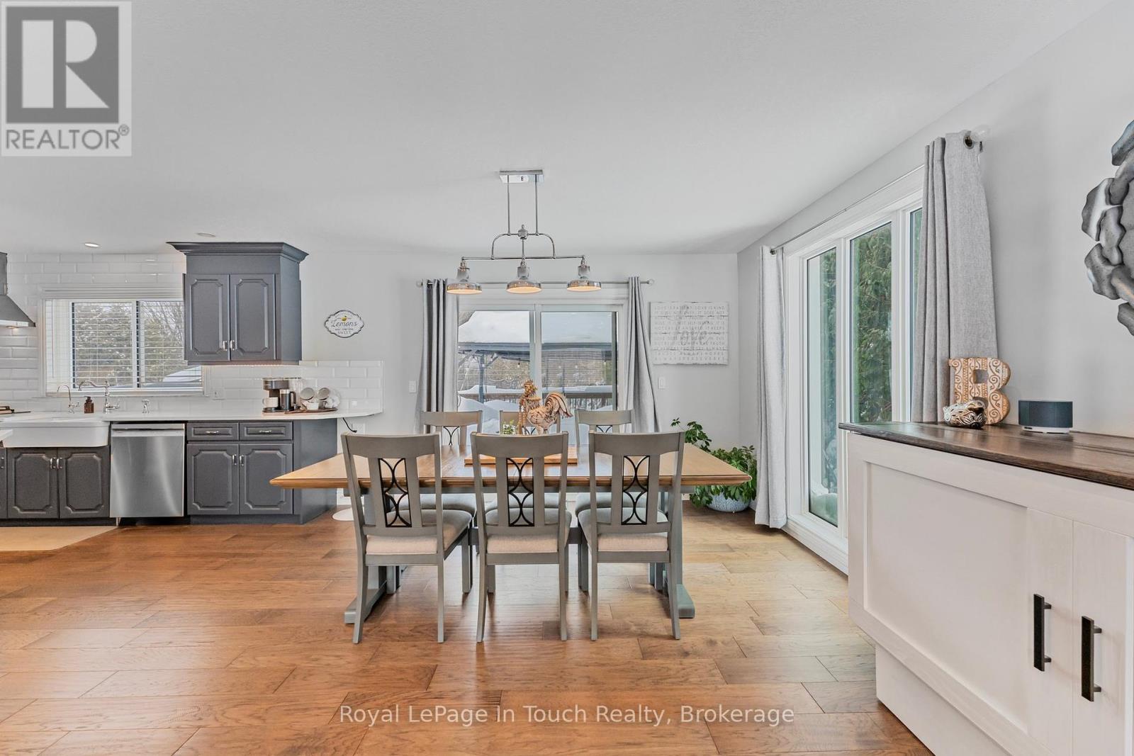 












5 ST PATRICKS WAY

,
Tiny (Perkinsfield),




Ontario
L0L2J0

