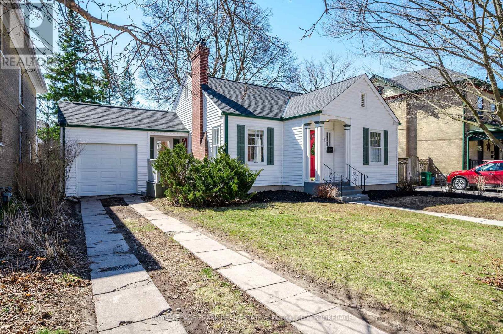 












559 GILMOUR STREET

,
Peterborough Central (Old West End),




Ontario
K9H2K3

