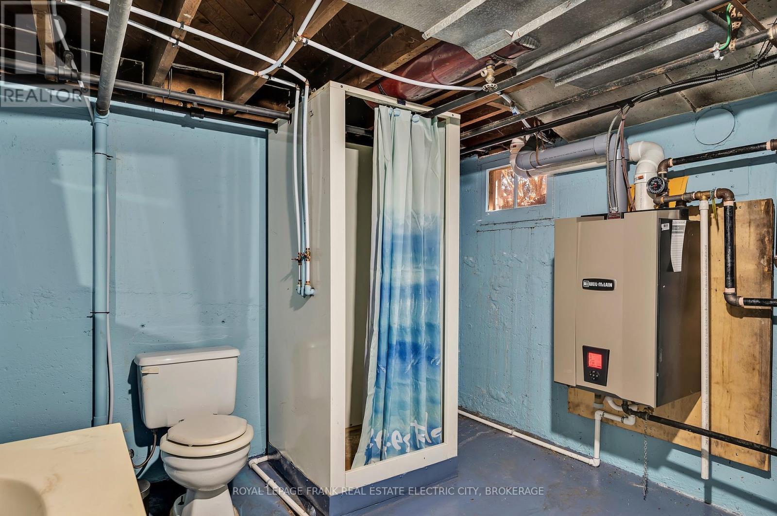 












559 GILMOUR STREET

,
Peterborough Central (Old West End),




Ontario
K9H2K3

