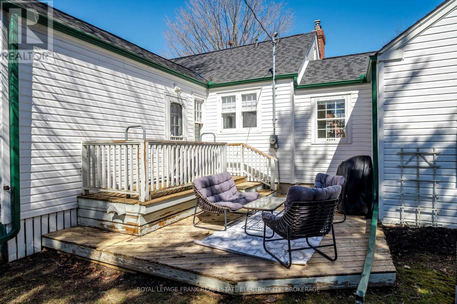 












559 GILMOUR STREET

,
Peterborough Central (Old West End),




Ontario
K9H2K3

