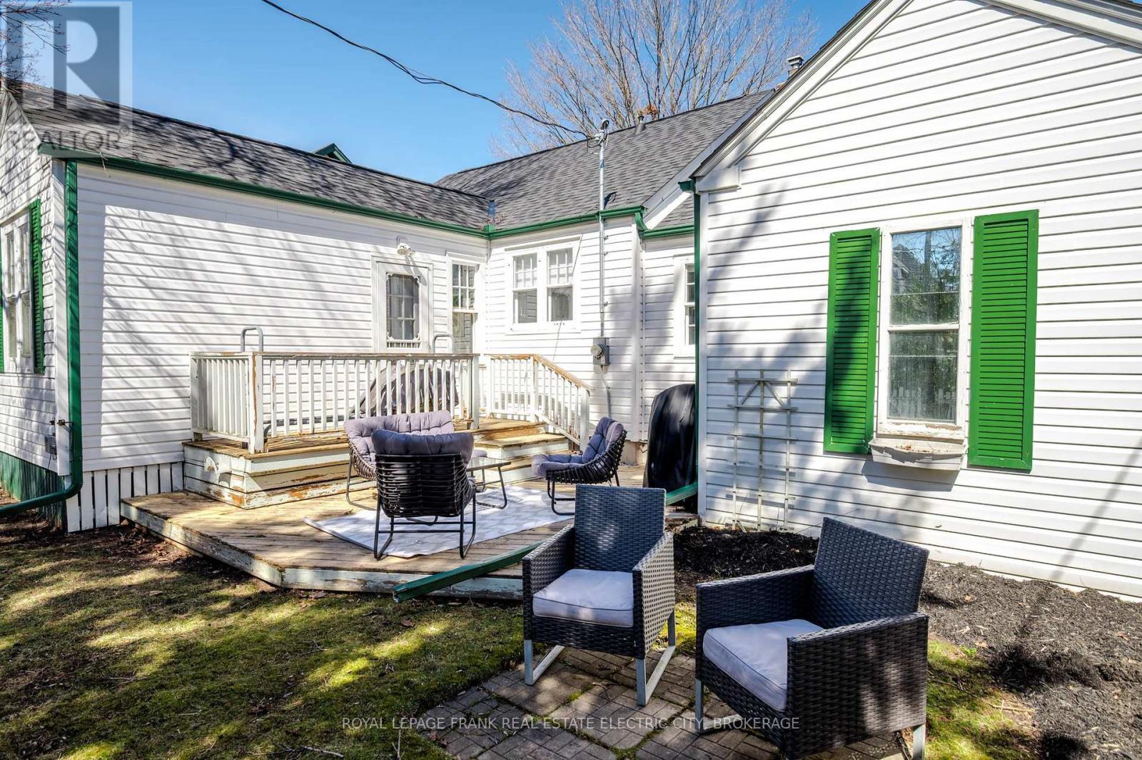 












559 GILMOUR STREET

,
Peterborough Central (Old West End),




Ontario
K9H2K3

