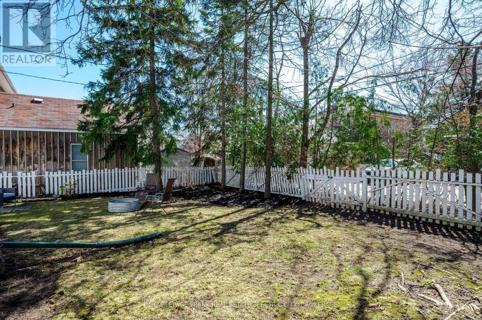 












559 GILMOUR STREET

,
Peterborough Central (Old West End),




Ontario
K9H2K3

