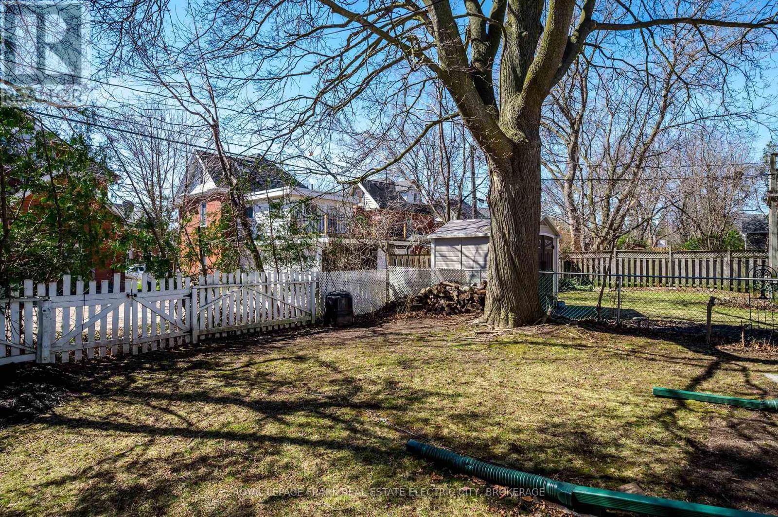 












559 GILMOUR STREET

,
Peterborough Central (Old West End),




Ontario
K9H2K3

