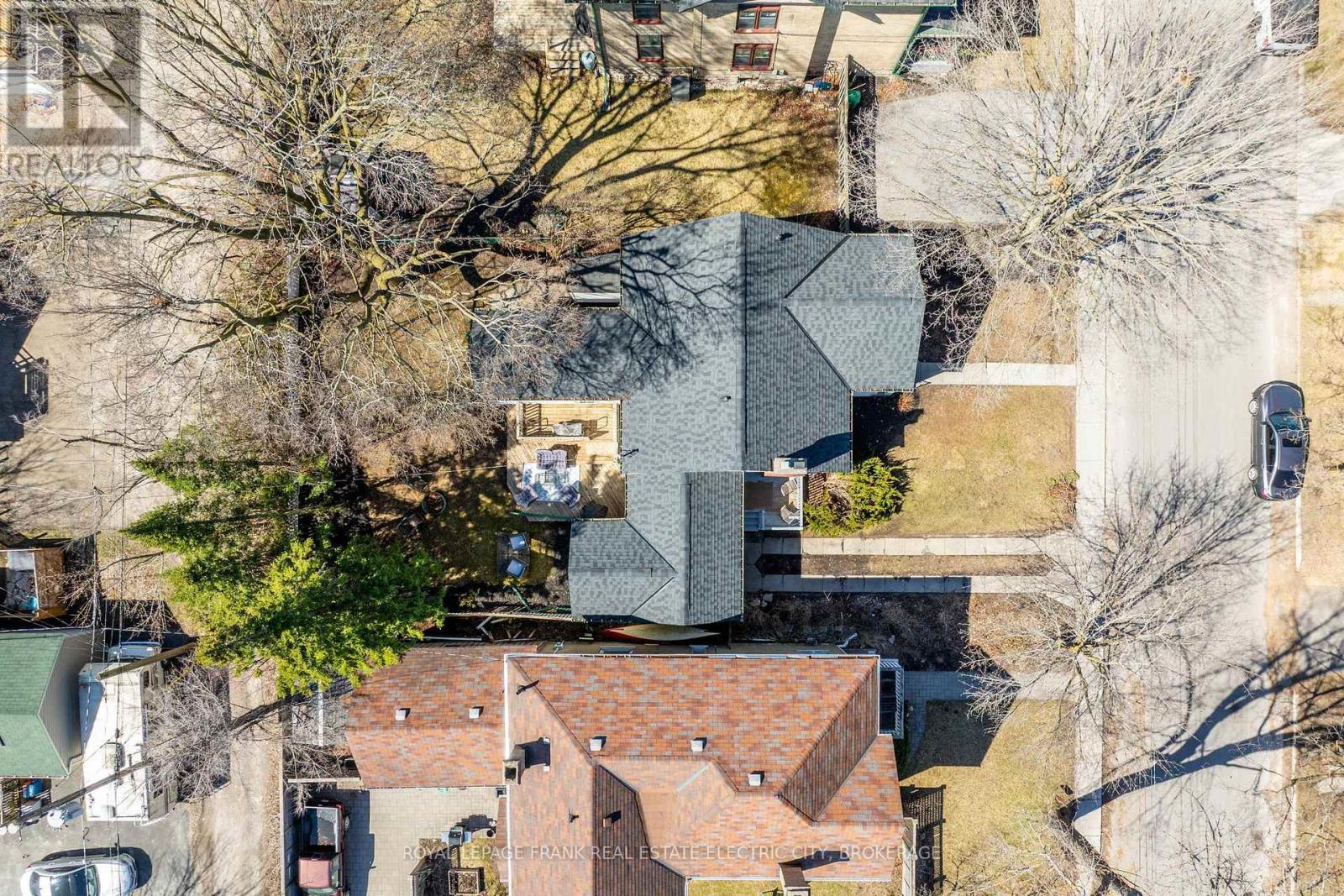 












559 GILMOUR STREET

,
Peterborough Central (Old West End),




Ontario
K9H2K3

