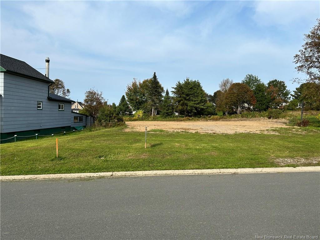 









1163


King

AVE,
Bathurst,







NB
E2A 1S3

