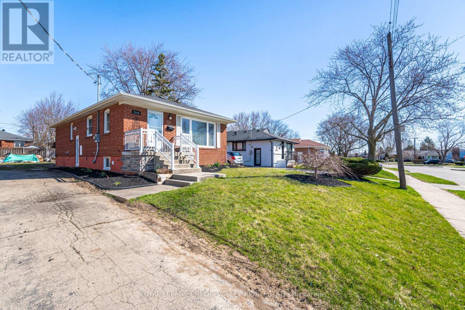 












2143 MOUNTAINSIDE DRIVE

,
Burlington,




Ontario
L7P1B3

