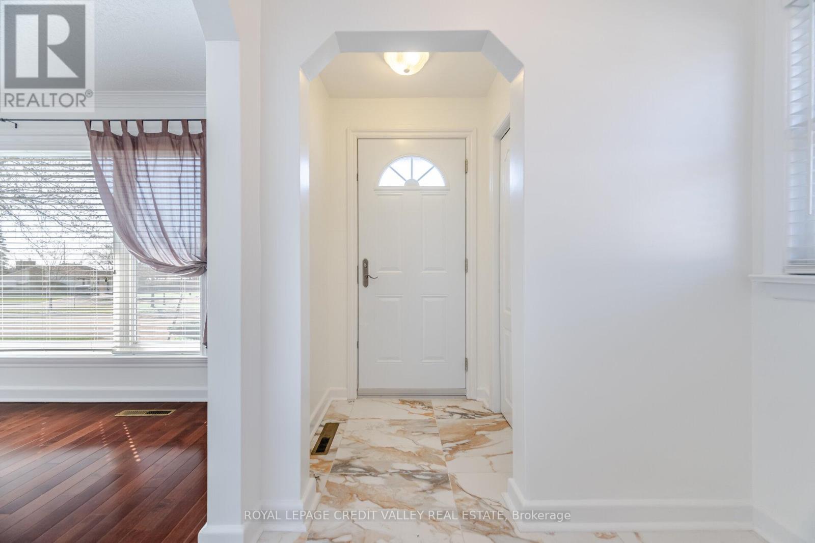 












2143 MOUNTAINSIDE DRIVE

,
Burlington,




Ontario
L7P1B3

