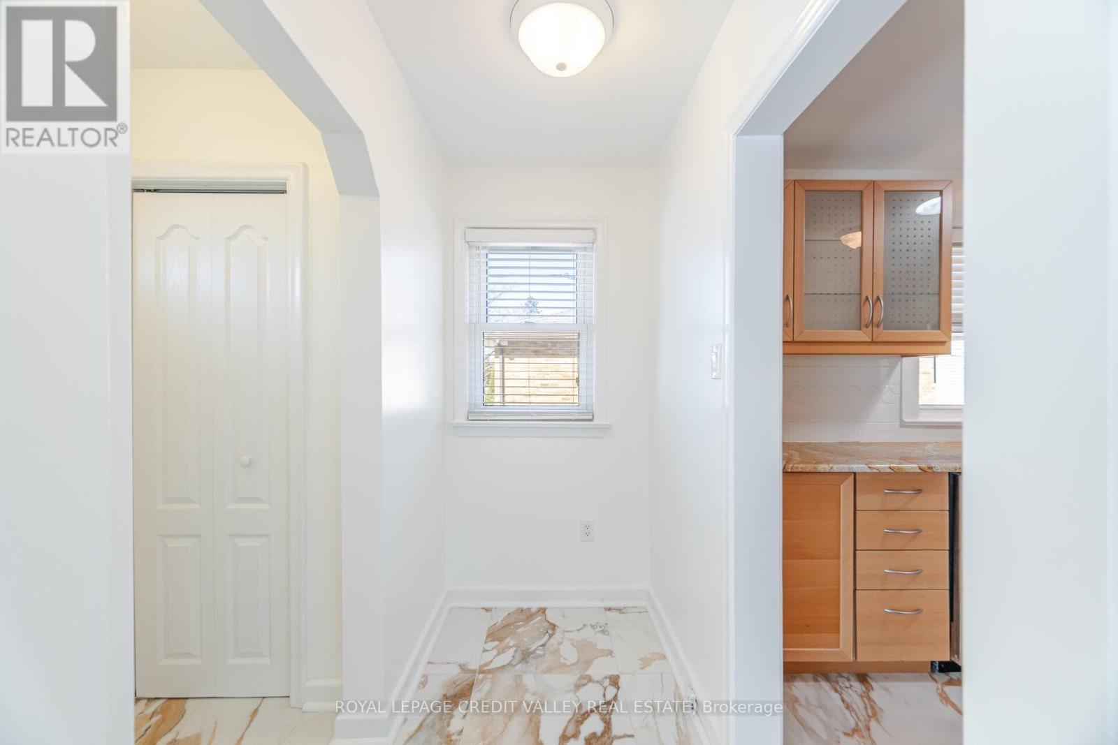 












2143 MOUNTAINSIDE DRIVE

,
Burlington,




Ontario
L7P1B3

