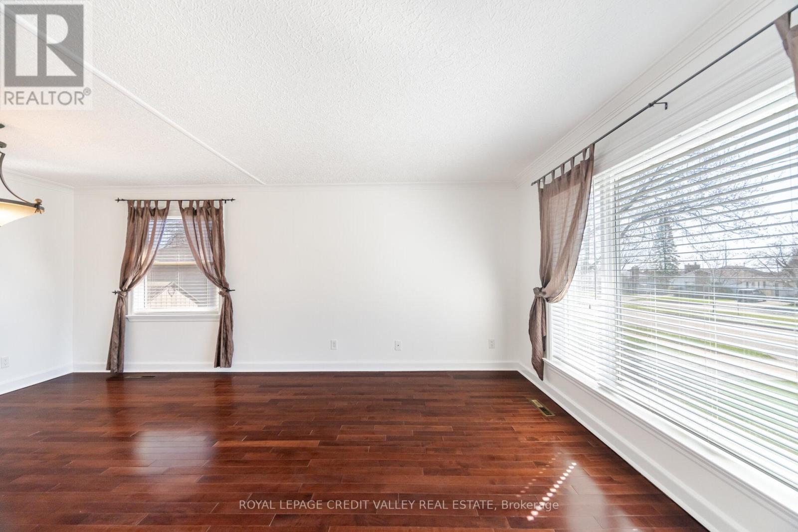 












2143 MOUNTAINSIDE DRIVE

,
Burlington,




Ontario
L7P1B3

