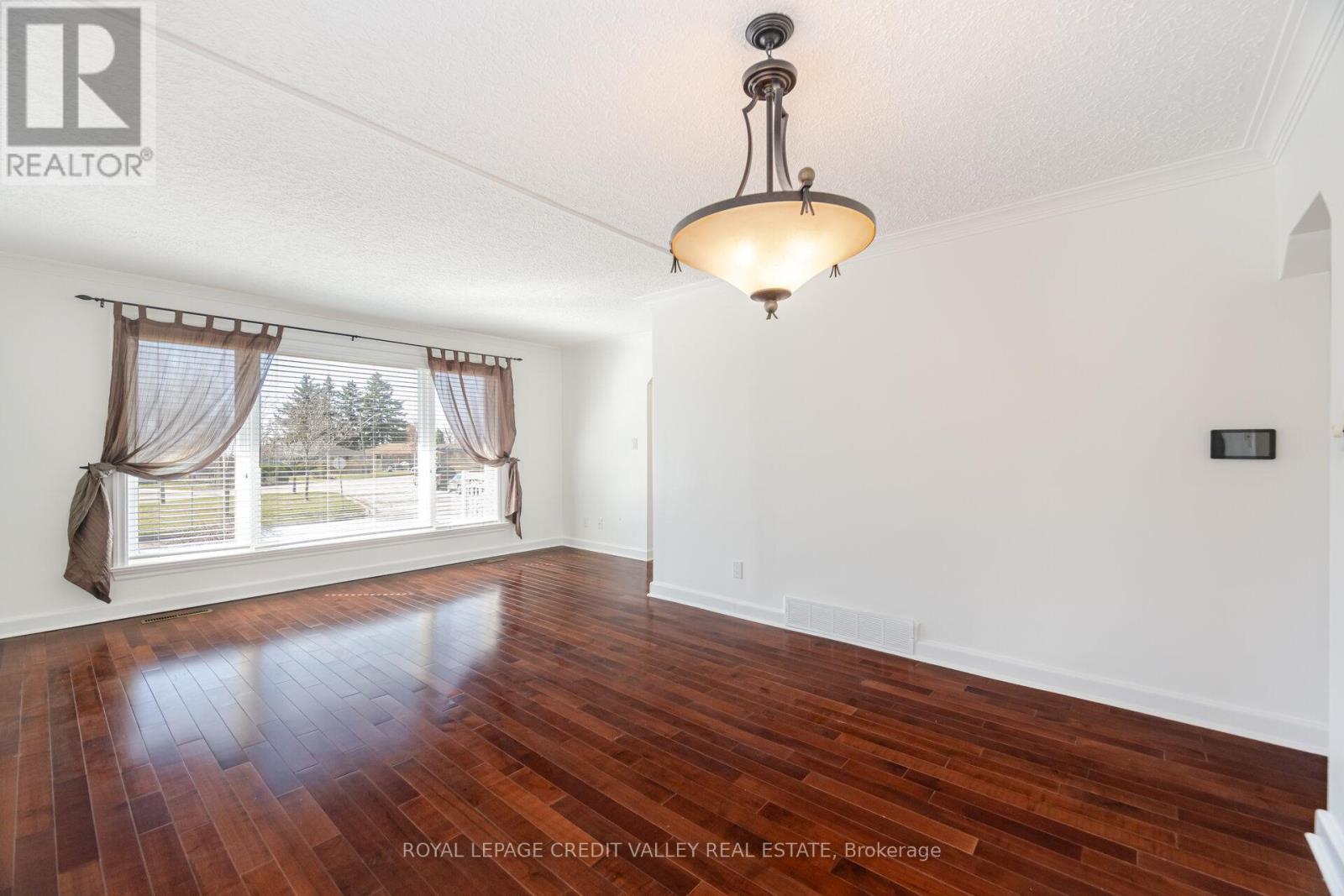 












2143 MOUNTAINSIDE DRIVE

,
Burlington,




Ontario
L7P1B3

