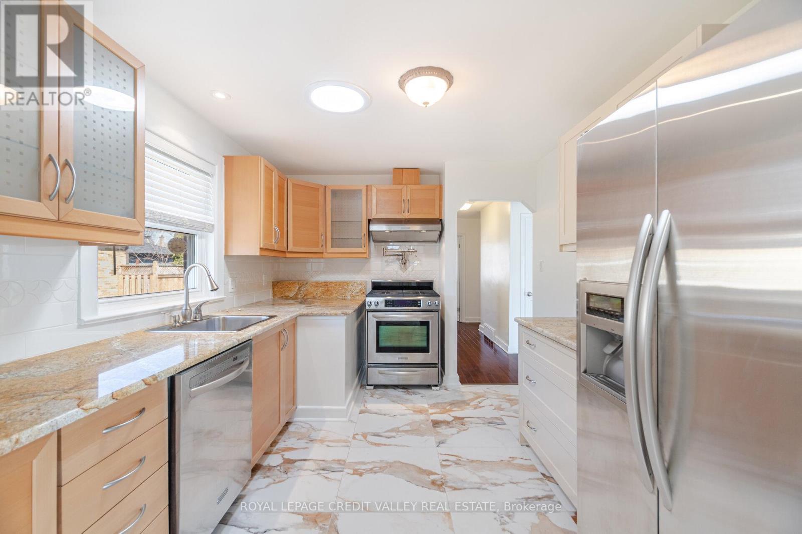 












2143 MOUNTAINSIDE DRIVE

,
Burlington,




Ontario
L7P1B3

