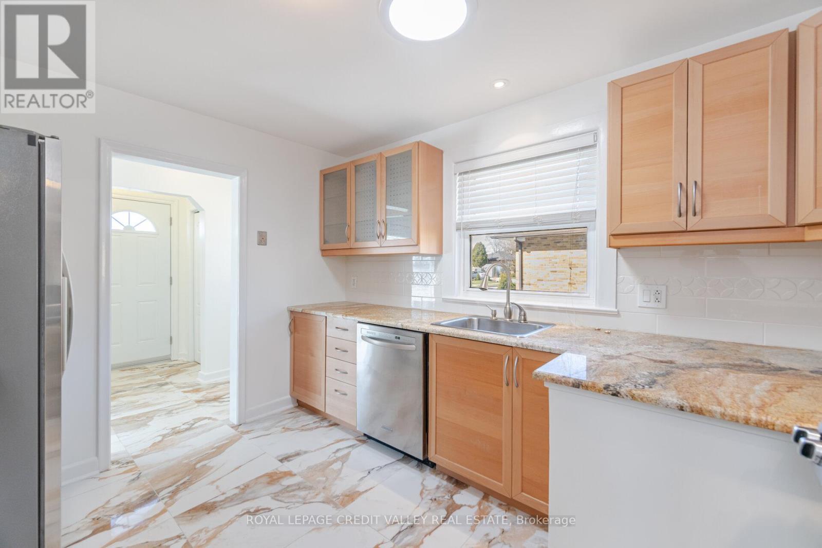 












2143 MOUNTAINSIDE DRIVE

,
Burlington,




Ontario
L7P1B3


