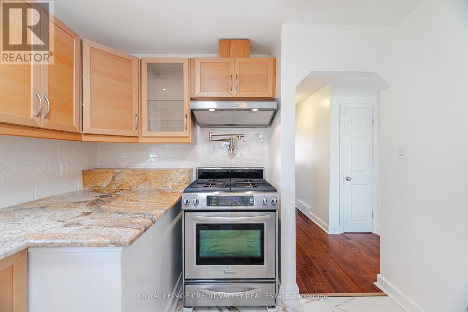 












2143 MOUNTAINSIDE DRIVE

,
Burlington,




Ontario
L7P1B3

