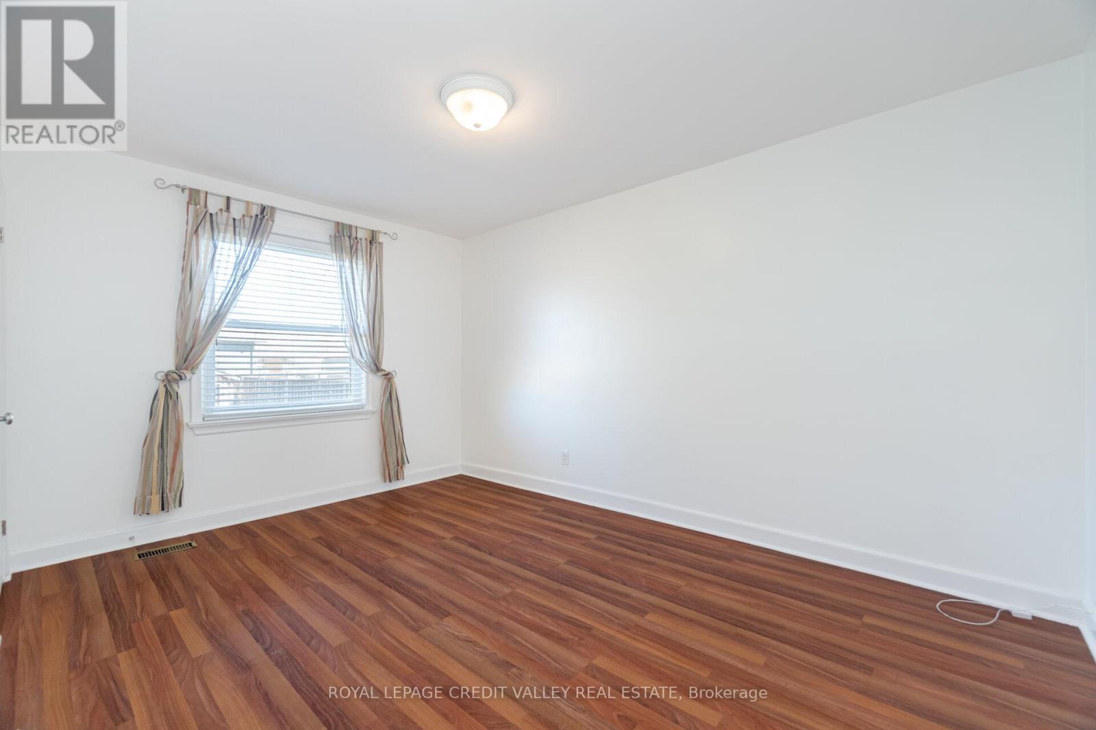












2143 MOUNTAINSIDE DRIVE

,
Burlington,




Ontario
L7P1B3

