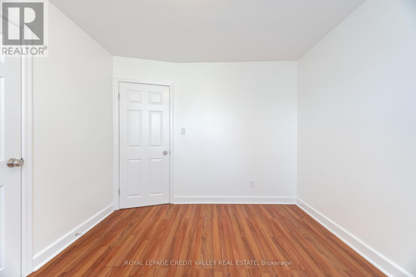 












2143 MOUNTAINSIDE DRIVE

,
Burlington,




Ontario
L7P1B3

