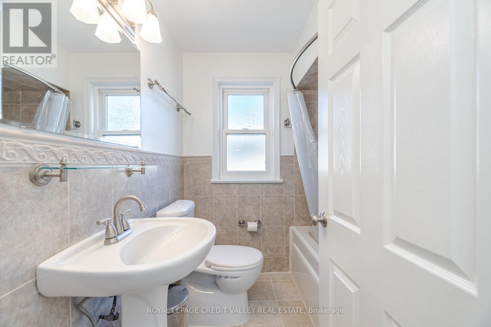 












2143 MOUNTAINSIDE DRIVE

,
Burlington,




Ontario
L7P1B3

