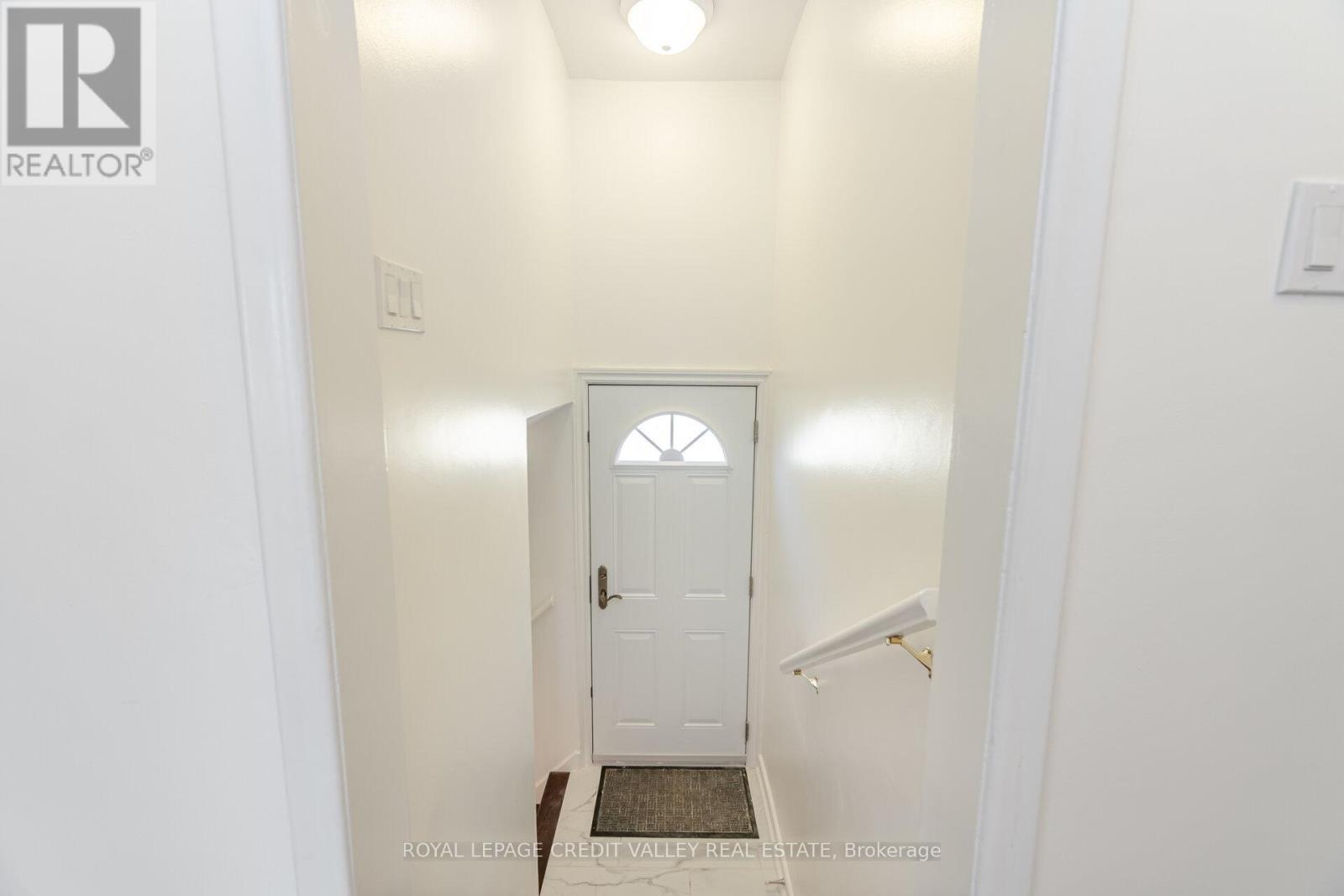 












2143 MOUNTAINSIDE DRIVE

,
Burlington,




Ontario
L7P1B3

