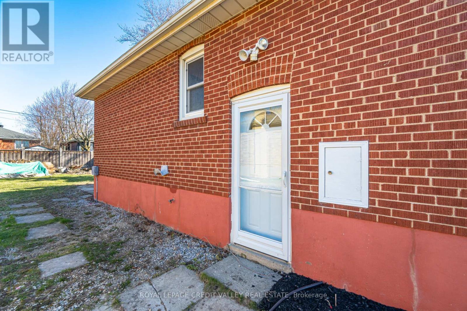 












2143 MOUNTAINSIDE DRIVE

,
Burlington,




Ontario
L7P1B3

